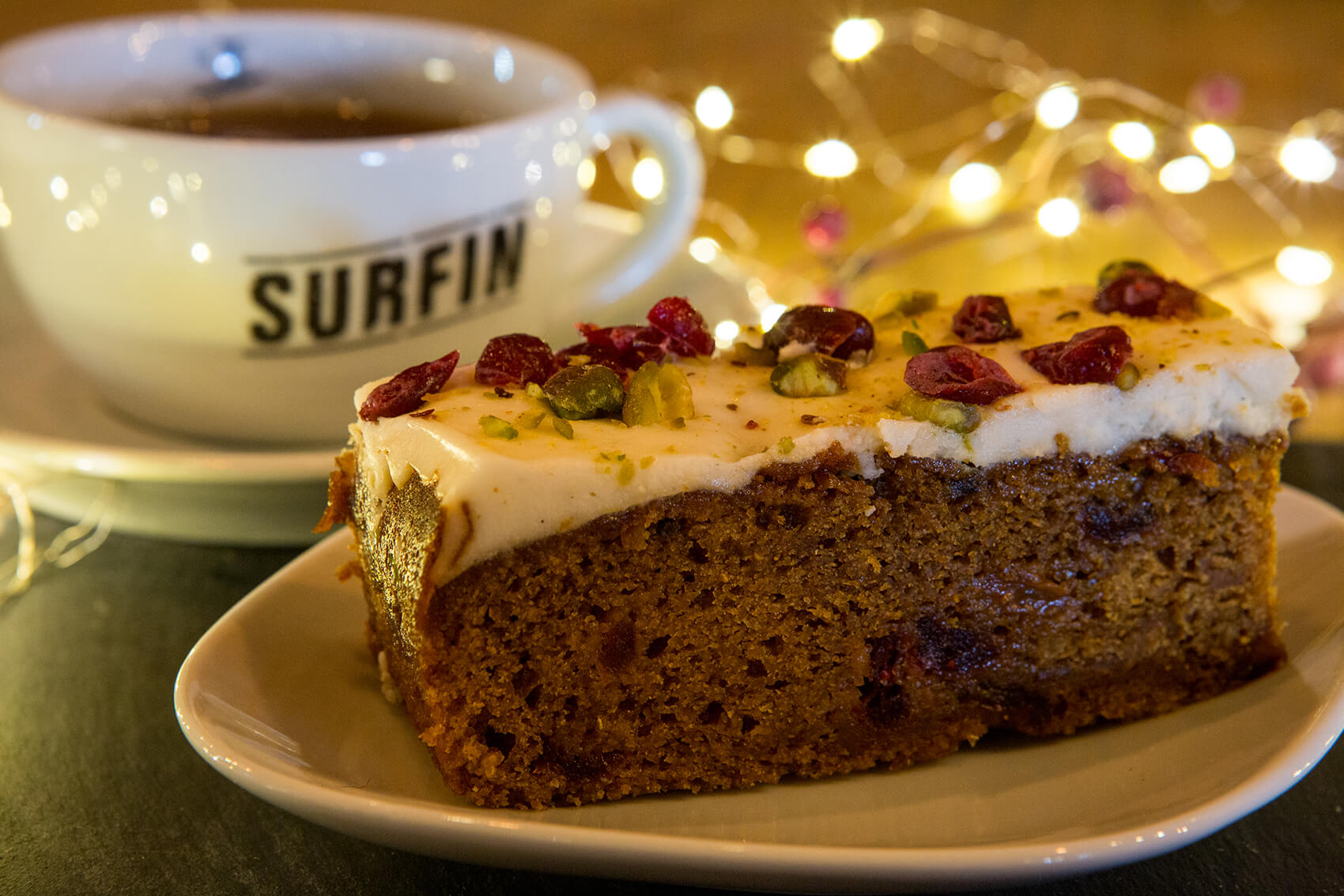 Cofee and cake on a table