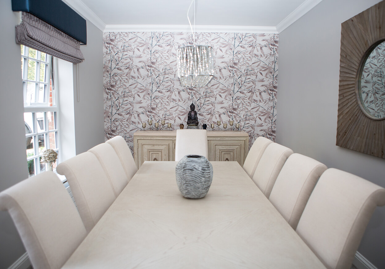 Dining room with a white table and chairs