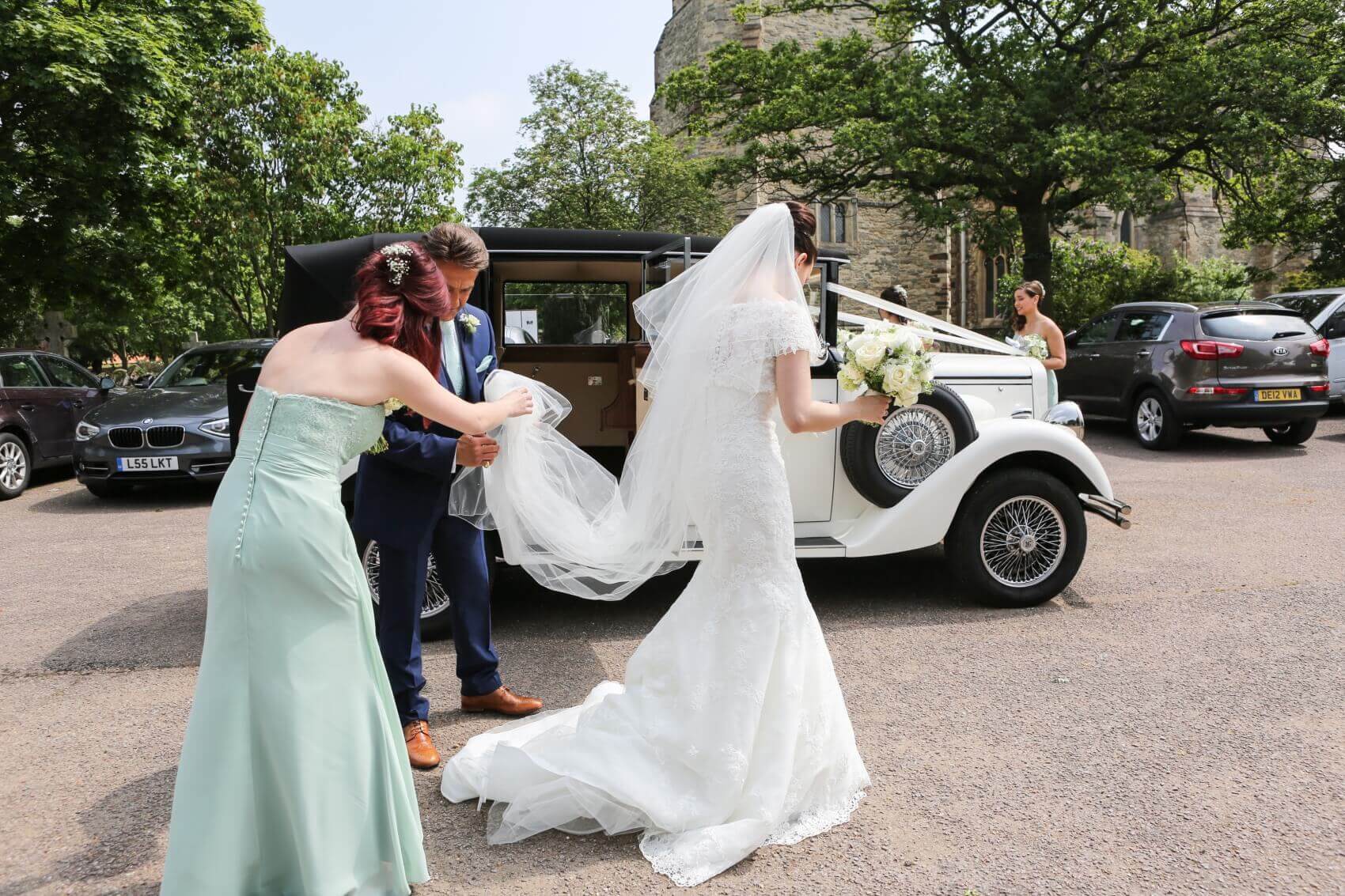 Ellstow church in Bedford and the bride getting out of the wedding car.